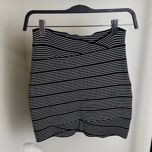 BCBGMaxAzria Y2K Black and White Bodycon Fitted Mini Skirt Size Small
